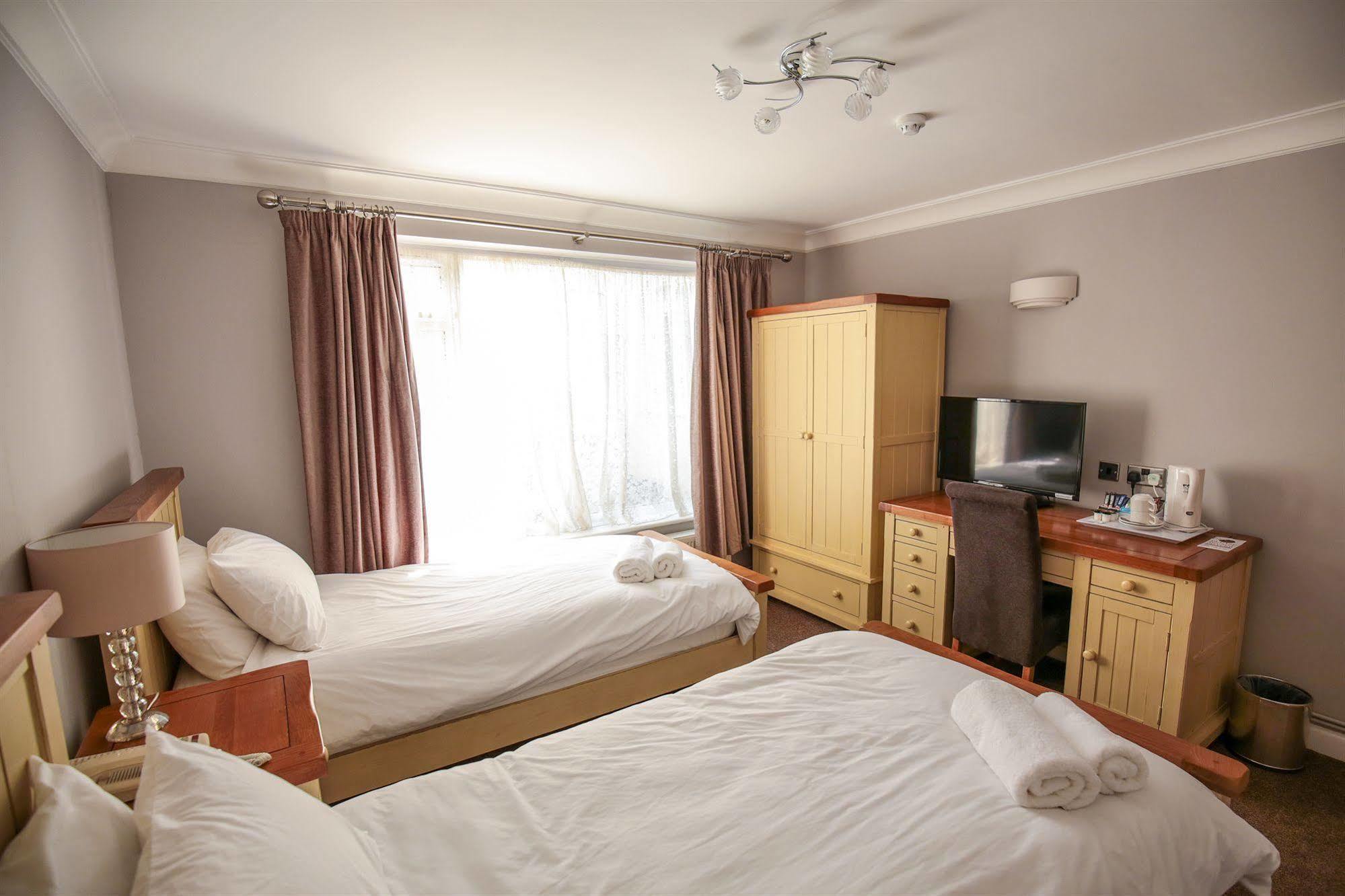 Fernbank Hotel Basingstoke Exterior foto