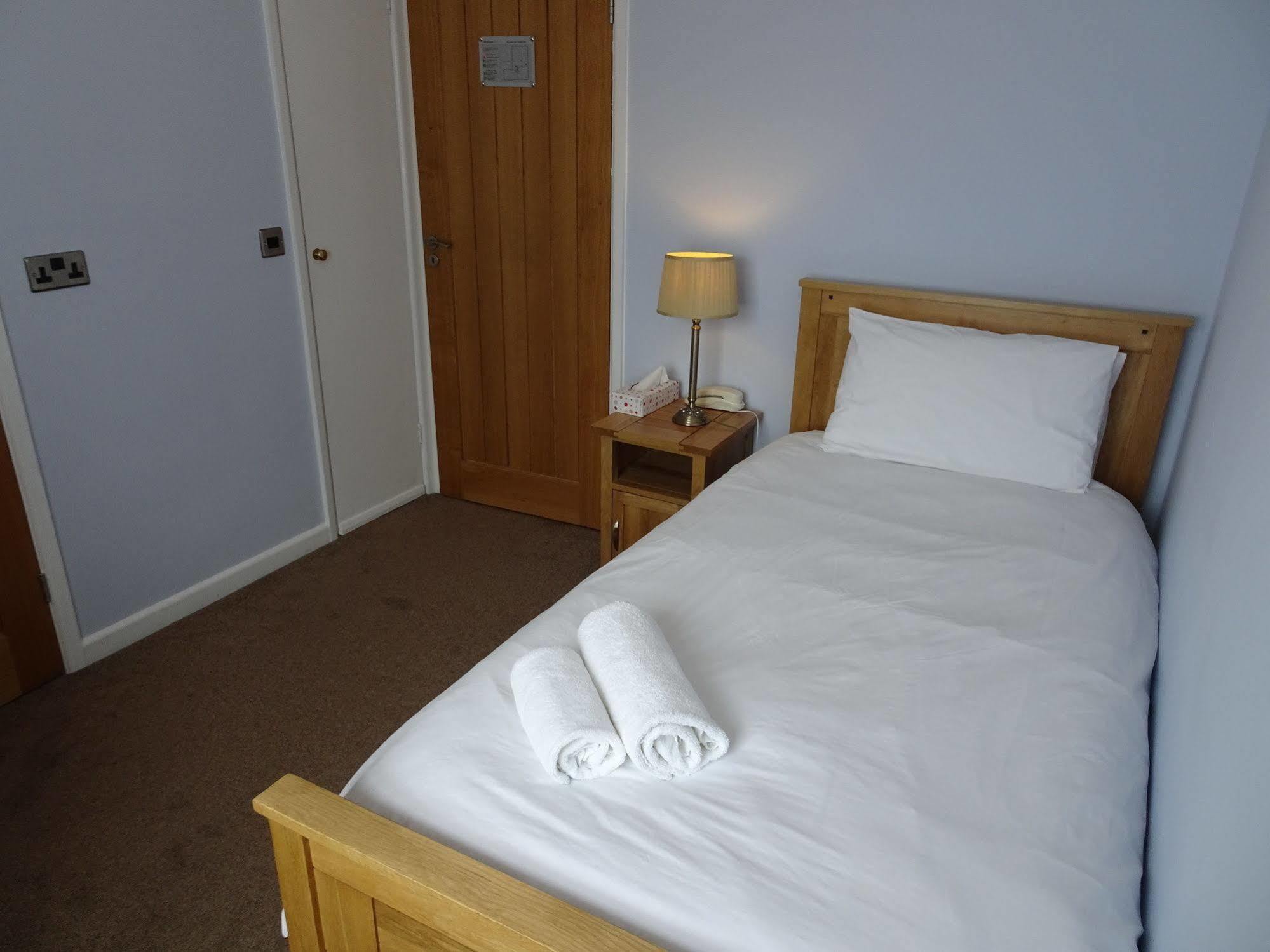 Fernbank Hotel Basingstoke Exterior foto